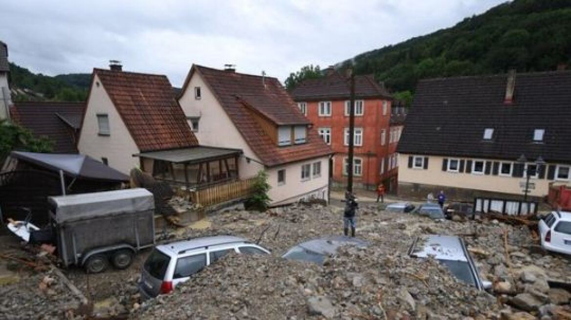 Βίντεο: Τέσσερις νεκροί από πλημμύρες στη Γερμανία